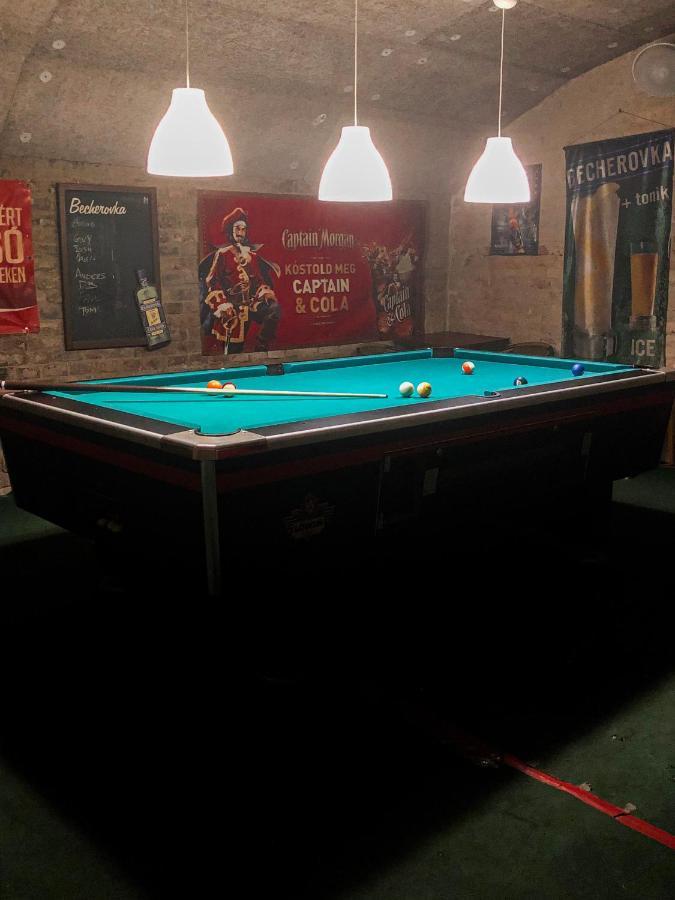 Whole Basement Former Pub2 For Stag Do, Men'S Cave Budapeşte Dış mekan fotoğraf