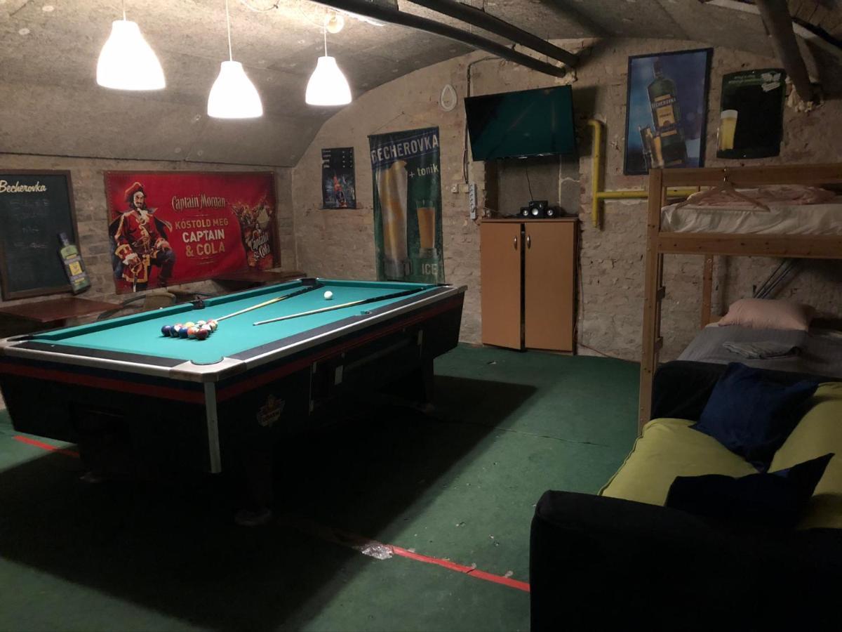Whole Basement Former Pub2 For Stag Do, Men'S Cave Budapeşte Dış mekan fotoğraf